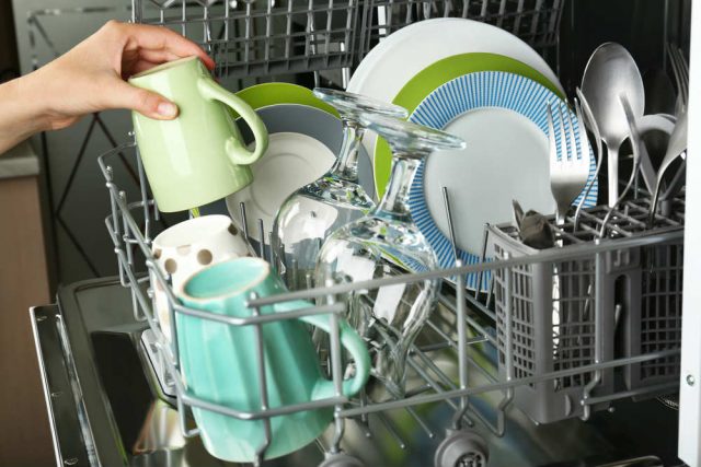 Come pulire la lavastoviglie, anche con i rimedi naturali - Non sprecare