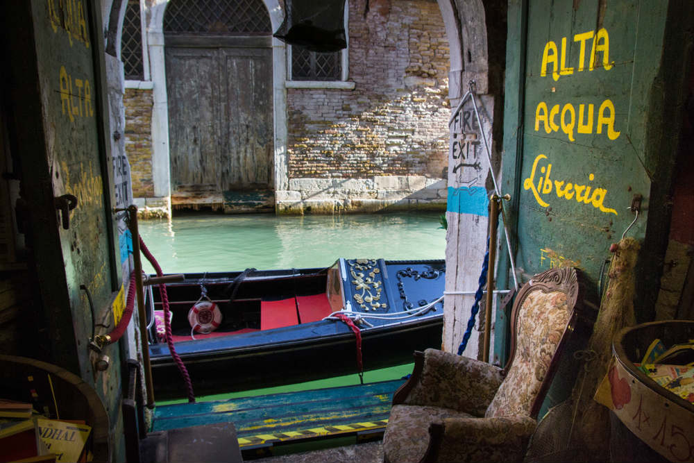 Libreria Acqua Alta a Venezia: una delle più belle del mondo