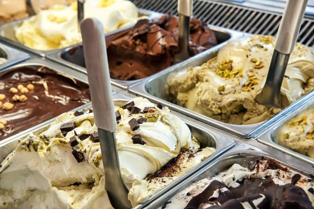 Si possono pagare 25 euro per un gelato? A Firenze è successo. E le stangate all’italiana sono all’ordine del giorno. Forse è il caso di reagire….  (foto)