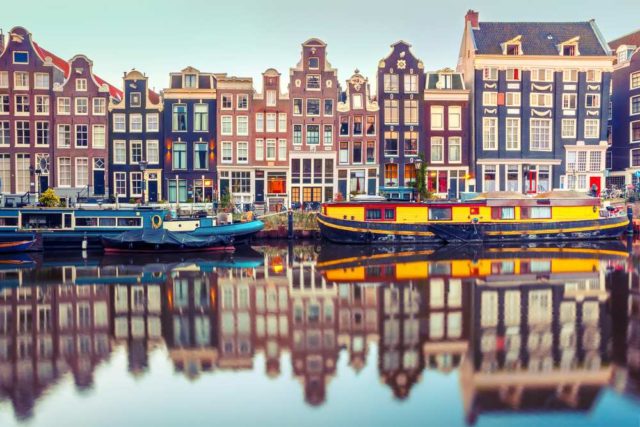 Amsterdam: entro il 2025 tutti i battelli saranno a emissioni zero. Contro il climate change