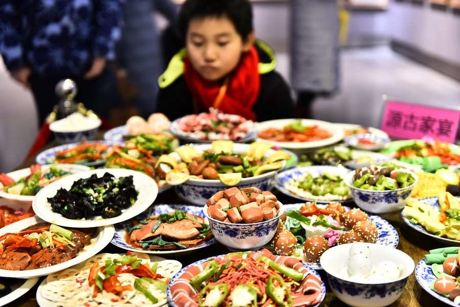 Campagna del “piatto pulito” in Cina: nei ristoranti  la formula N-1. Dieci clienti, nove porzioni  a tavola