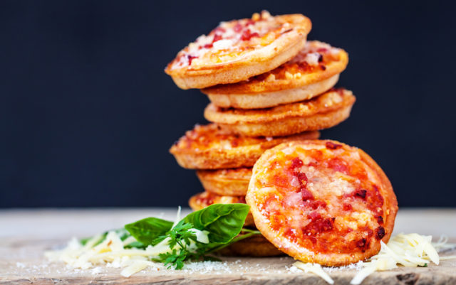 Pizzette rosse fatte in casa, la ricetta più semplice, gustosa e veloce