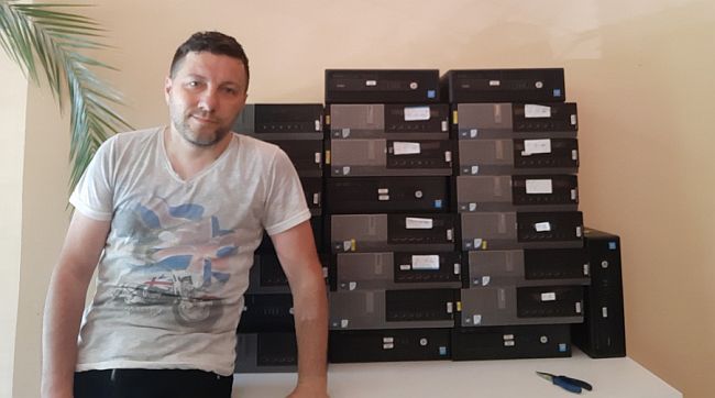 Borce Stamenov, l’uomo più generoso al mondo in materia di computer. Li ripara e li regala