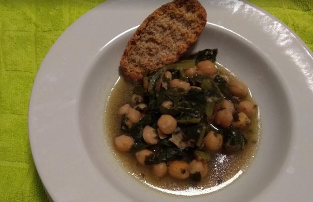 Zuppa di ceci in zimino: una ricetta della tradizione ligure con i funghi porcini e la bietola