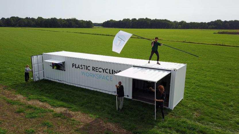 Precious Plastic: dall’Olanda il laboratorio portatile per il riciclaggio della plastica