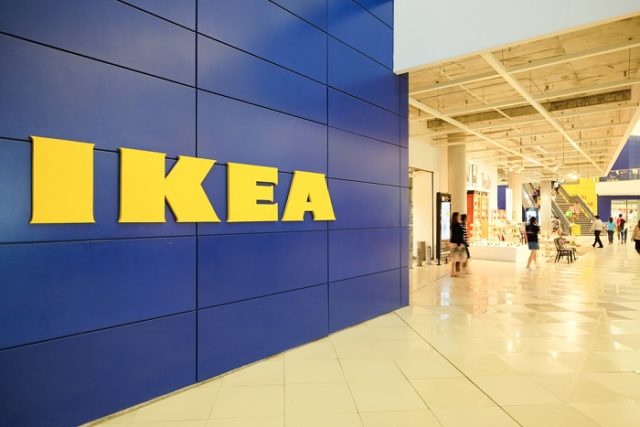 Ikea predica la sostenibilità ma spia i dipendenti. Il rischio greenwashing della multinazionale
