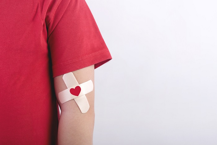 Donare il sangue: benefici per chi dona. In alcuni paesi si paga, in Italia si fa un controllo gratis