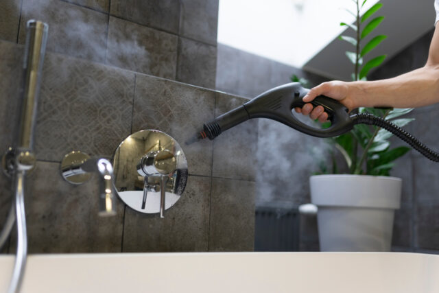 Come pulire la doccia con rimedi naturali