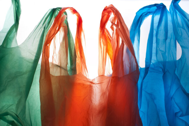 Come riciclare shopper e buste di plastica
