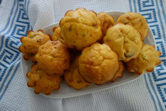 Muffin con fave, salame e pecorino: la ricetta perfetta per il picnic di Pasquetta