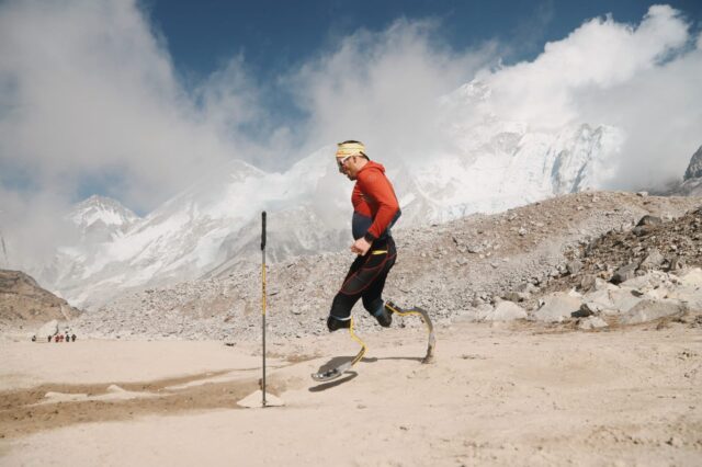 Andrea scala l’Everest senza avere le gambe