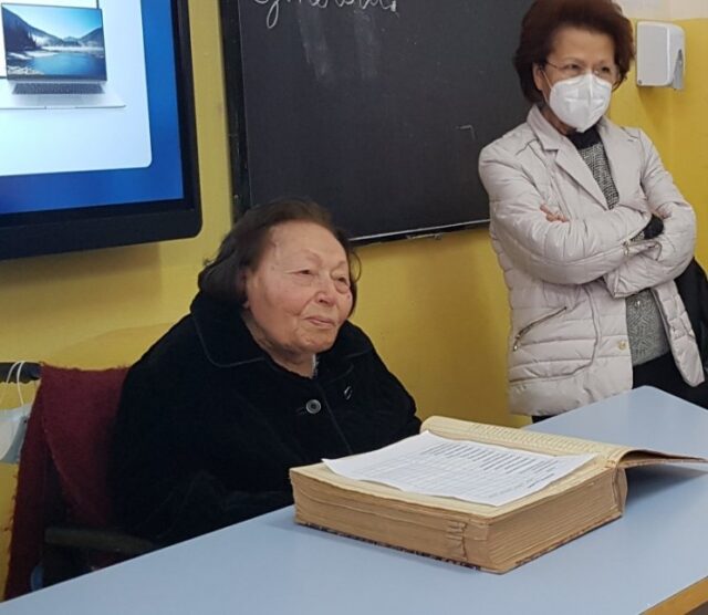 Michela, 102 anni, torna per un giorno ad insegnare