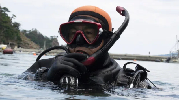 Yasuo da 11 anni si immerge per ritrovare la moglie scomparsa con il più grave tsunami del Giappone