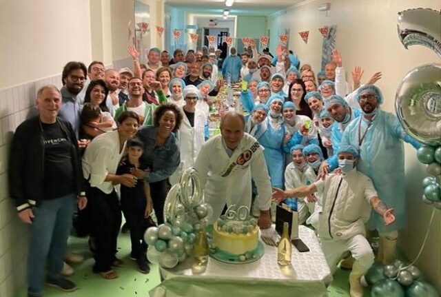 Attilio rinuncia alla sua festa dei 60 anni e regala 30 mila euro a tutti i dipendenti