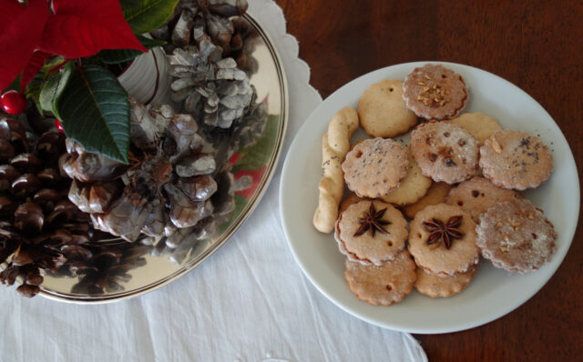 Biscotti natalizi decorativi: la ricetta da preparare insieme ai bambini