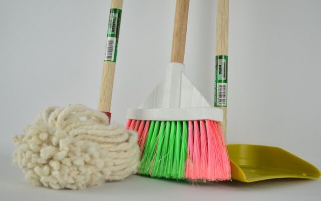 Come pulire gli oggetti per le pulizie