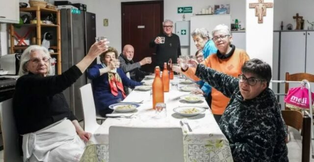 Ina e Consilia: badanti di condominio in un quartiere popolare di Pavia dove assistono ventidue persone anziane
