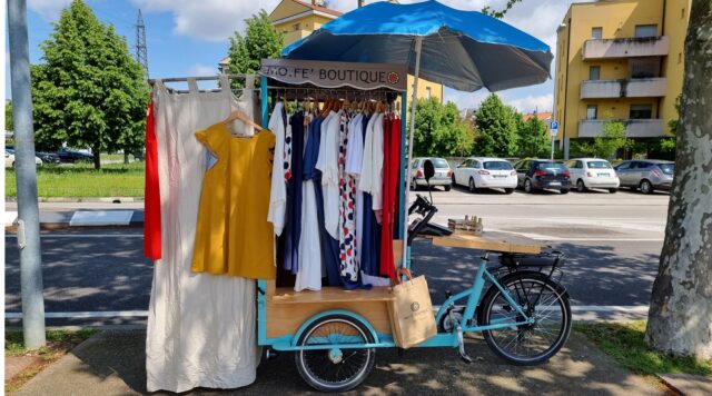 BiciNegozio: così Federica vende abiti con una cargo bike