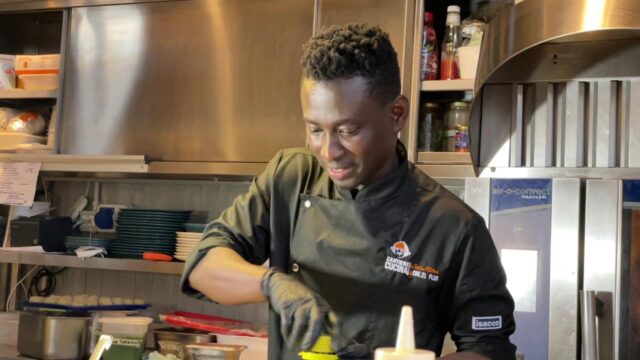 Jeffrey: chef immigrato dal Ghana a Palermo adesso pensa di aprire il suo ristorante a Dacca