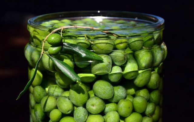 Olive in salamoia: benefici, usi in cucina, controindicazioni
