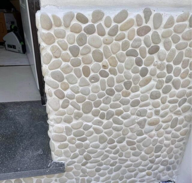 mosaico pietre mare