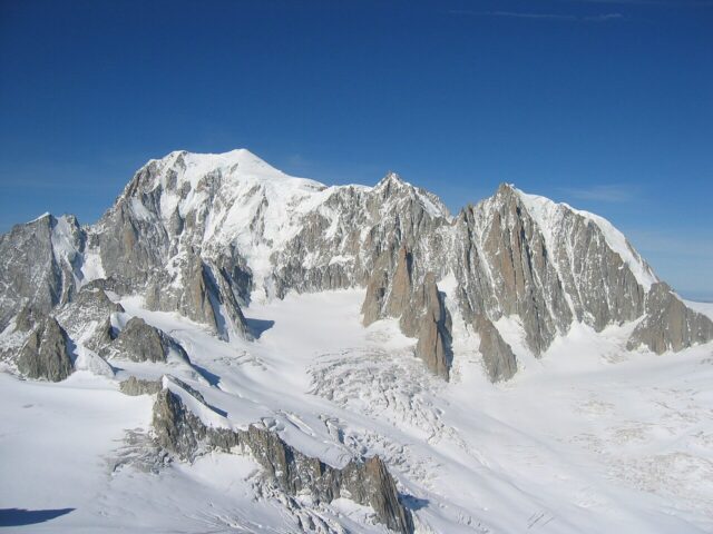 Monte Bianco sempre più basso: perde un metro all’anno