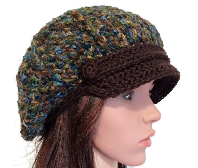 cappello di lana con visiera